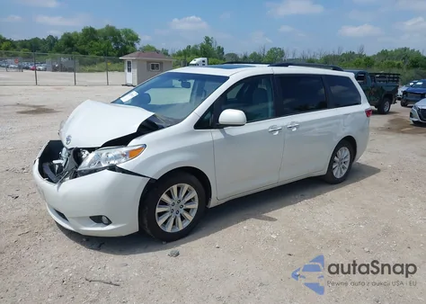 2015 Toyota Sienna Xle 7 Passenger z USA, uszkodzony, nr VIN 5TDDK3DC2FS124228